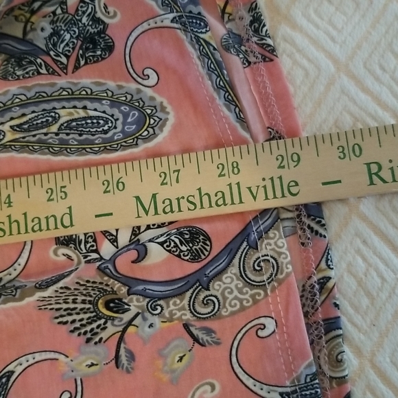 Plus  size 2x, Paisley polyester " Bell sleeve" top. - Picture 7 of 7